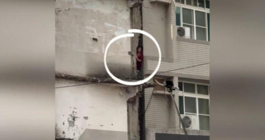 台版蜘蛛人?「塞牆縫」搶看粉紅超跑 超狂信徒嬤身分曝光