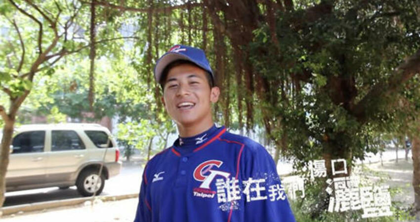 陳傑憲10年前合體曹佑寧！球衣「同框唱歌」畫面曝 另一人身份超大咖