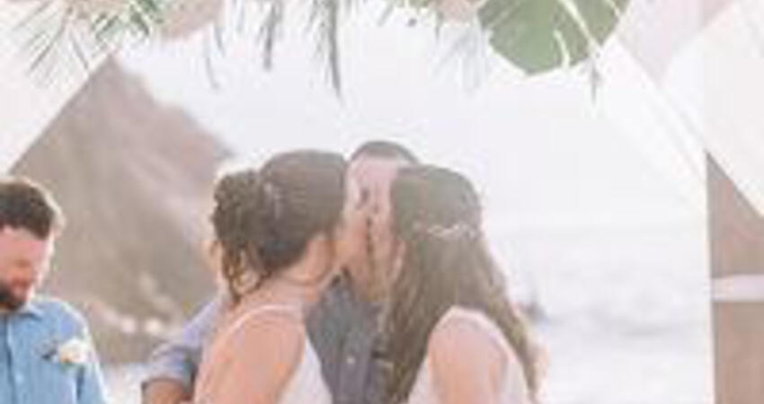 結婚15年玩膩了！夫妻約女網友「大搞3人行」 3人激吻畫面曝