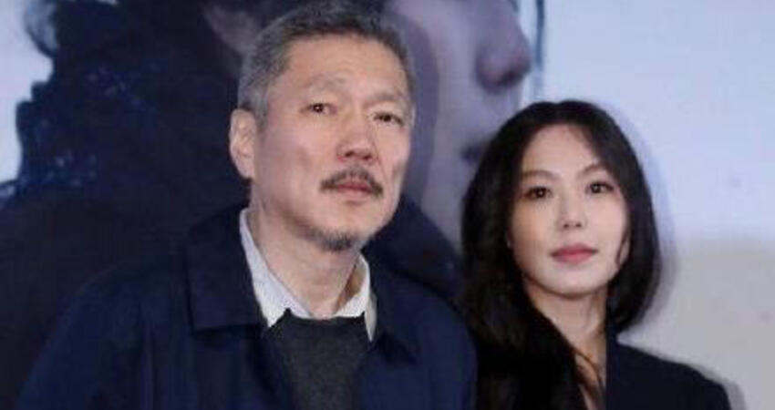 不倫大22歲已婚導演！小三影后愛相隨 「挺超巨孕肚」現身機場