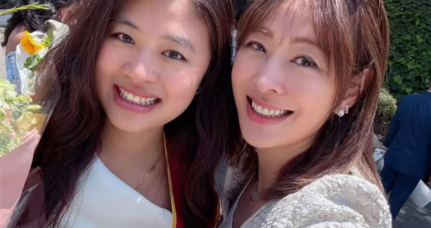 賈永婕哭了！赴美參加畢業典禮 女兒逆天長腿合照被讚像姊妹