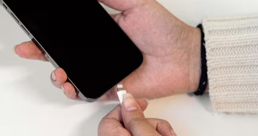 邊睡邊充電iPhone超危險？蘋果官方「列出3禁忌」