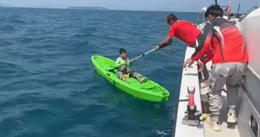 漁船海釣「撿到10歲小孩」　男童漂流1天1夜獲救！勇渡30公里經歷曝光