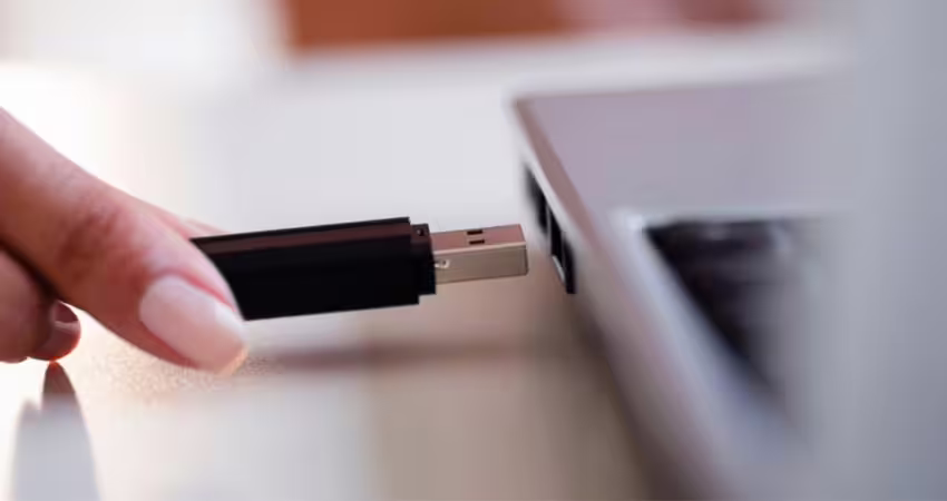 不是都市傳說！USB「插太慢」會降速　大廠證實了　
