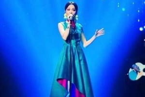 張韶涵《歌手》穿的綠裙子太美了要成帶貨女王