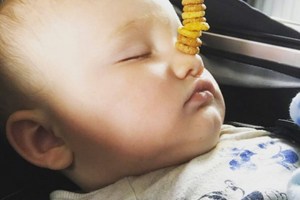 老爸太過份了！竟玩起圈圈餅挑戰 (#CheerioChallenge)