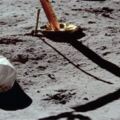 當年，太空人在月球扔了96包便便…現在，科學家想去把它們撿回來！