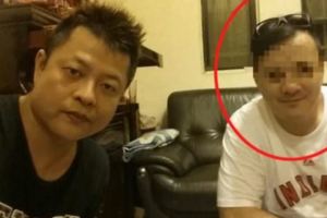 這男子打出「顏清標」名號，拿著奶嘴來義賣，順利喊到6萬5千元，沒想到男子竟沒錢回家，跟攤商借了幾千元車資後..消失…