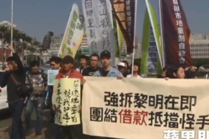 黎明幼兒園園長衝總統府　自殘對峙中！學生咆哮找蔡英文