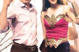 粉絲收到許淑華月曆有彩蛋 摩天輪前扮女超人合影韓國瑜