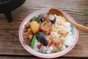 吃黃燜雞米飯，簡單易做鮮香美味