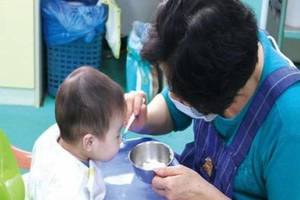 真人真事！台南50歲阿嬤領養這名女嬰後，才發現這個令人震驚心碎的事實。18年後，女孩竟然。。。