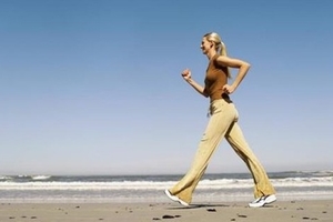美國骨科醫師揭秘：走路姿勢反應壽命長短！8種姿勢預示身體疾病~ 