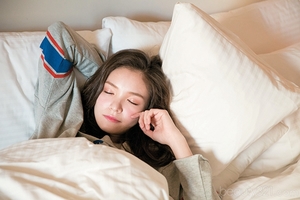 會越睡越累只因為你睡錯了！睡三分鐘等於兩鐘頭的秘訣！竟然有90%的人活到60歲都還不知道！