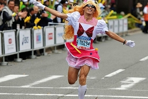 情何以堪，日本神戶馬拉松禁止專業跑者COSPLAY 出場