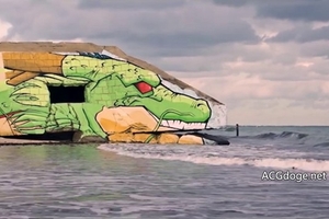 法國兩位藝術家將納粹諾曼底海岸工事遺址改造成《七龍珠》中的神龍