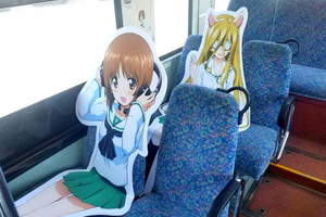 旅遊節目介紹《公車上的動畫角色立牌》