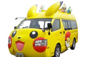 日本“皮卡丘巴士”最多可坐22人！網友：現在的周邊越來越貴……