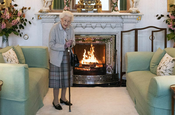▲▼伊莉莎白女王正式任命特拉斯（Liz Truss）為首相，這也是女王在位70年，首度首度在蘇格蘭境內莫勒爾堡（Balmoral Castle）任命首相。（圖／達志影像／美聯社）