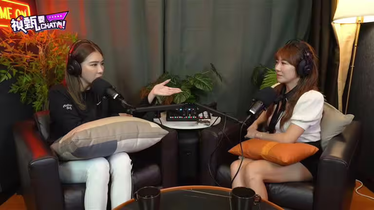 小禎與佩甄聊婚姻。(圖/翻攝自《禎甄要chat內》YouTube) 小禎與佩甄聊婚姻。(圖/翻攝自《禎甄要chat內》YouTube)