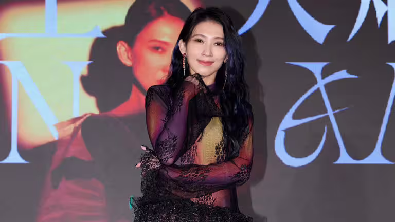 戴佩妮以翻唱專輯《雙生火焰TWIN FLAME》入圍金曲36最佳華語女歌手獎。(圖/寬宏藝術提供) 戴佩妮以翻唱專輯《雙生火焰TWIN FLAME》入圍金曲36最佳華語女歌手獎。(圖/寬宏藝術提供)