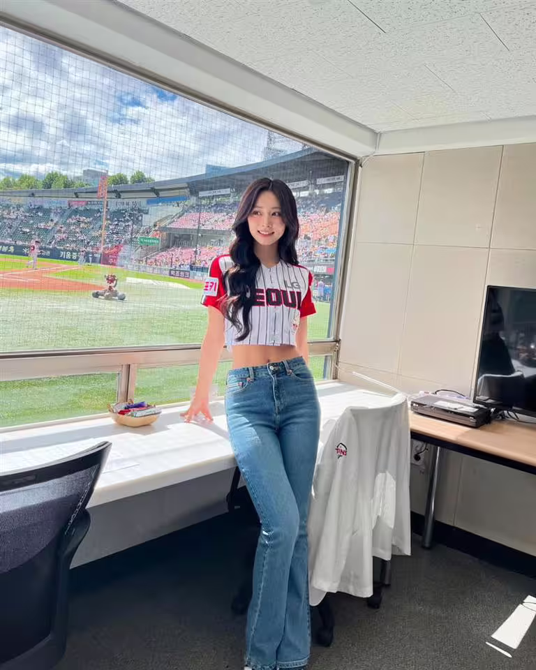 TWICE周子瑜等了10年終於返台開唱。(圖/翻攝自thinkaboutzu IG) TWICE周子瑜等了10年終於返台開唱。(圖/翻攝自thinkaboutzu IG)