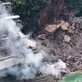 無預警山崩！土石狂洩吞房屋　民眾奔逃如災難電影