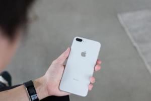 iPhone8首發市場遇冷，網友表示iPhone7與iphone8帶套傻傻分不清