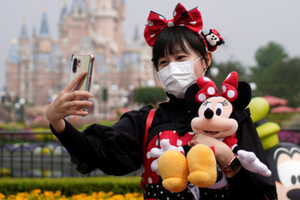 上海迪士尼緊急宣布關閉！遊客「陰性才准出園」