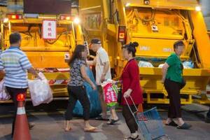 看台灣人「排隊等垃圾車」　上海人：超級驚訝