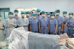 山一大附屬省立醫院完成全球首例完全單孔機器人根治性全胃切除術