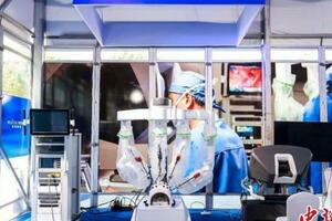 首台國產達文西手術機器人在滬揭幕