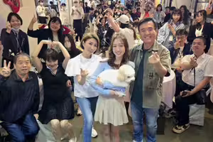 李翊君「一家三口罕見同框」力挺愛女見面會！ 檢場秀隱藏技能驚艷全場
