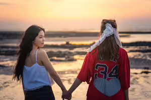 MAMAMOO頌樂牽手金曲女星 海邊夕陽美照曝光