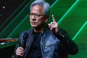 黃仁勳證實了！AI時代「最搶手職業」不是工程師　需求翻倍再翻倍