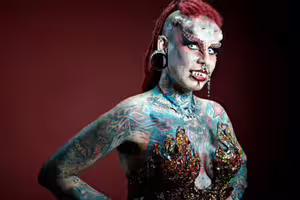 「改造身體49處」她打破金氏世界紀錄！整型前清純模樣曝光