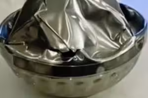 「裝熱油」不鏽鋼碗爆炸！這3種不能用　女子慘當場毀容