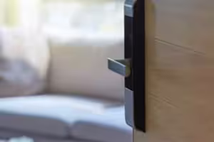 過年陳屍五星級飯店!27歲港男「房內留1心酸紙條」 母悲痛抵台認屍 過年陳屍五星級飯店!27歲港男「房內留1心酸紙條」 母悲痛抵台認屍