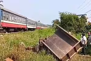 影／火車高速撞上卡車！孫子當場甩飛　傷亡情況曝光