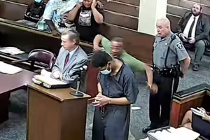 男子法庭上突揮拳 律師一看決定免費護航 男子法庭上突揮拳 律師一看決定免費護航