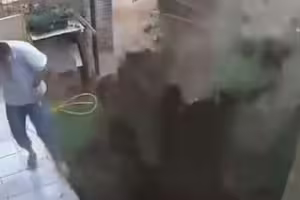 男子想滅了蟑螂窩　1招炸掉半個庭院
