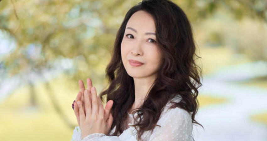 消失31年！55歲玉女歌手凍齡美成這樣 露面感謝生命貴人