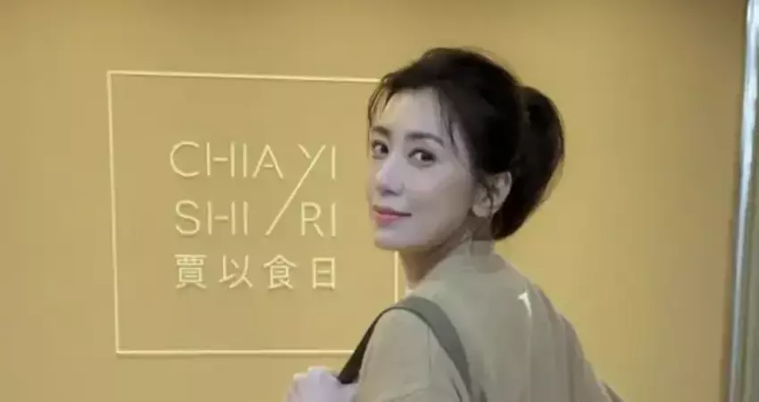 店員一看50歲嚇呆！賈靜雯出國買東西秀護照
