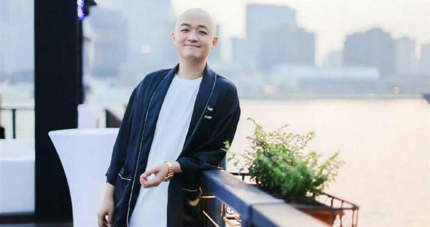 已婚男星昔被拍到深夜約會正妹！ 無預警嗨認「老婆懷有二胎」喜訊