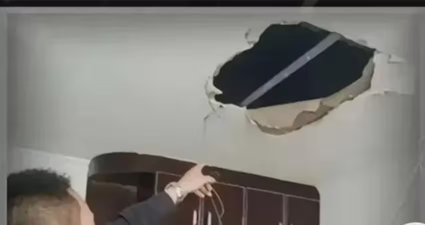 他砸245萬買法拍屋　裝修天花板竟「掉出現鈔3.2億」！警獲報驚：你救了自己