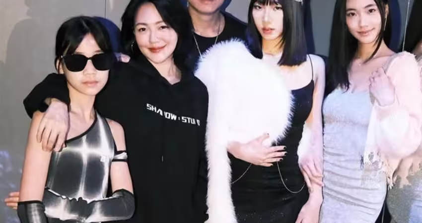 小S小女兒轉大人！許老三「自拍照連發」美貌大躍進 釣出2親姊無情吐槽