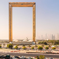 杜拜建造「地表最大相框」，50層樓高的相框外表金光閃閃十足杜拜風！