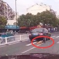 惡主人「把金金綁在車後」跟著跑！重傷獲救後還「對著主人傻笑」...網友超心疼！