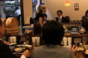 這間僅有12人座的小店，居然只有一道菜點…吃完的人甚至還能不用給錢，但卻月入百萬日幣！