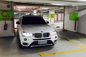 拍照Po網嘲笑BMW停車超線，半個車身都在停車格外！殊不知紛紛被網友打臉：這才叫懂停車！